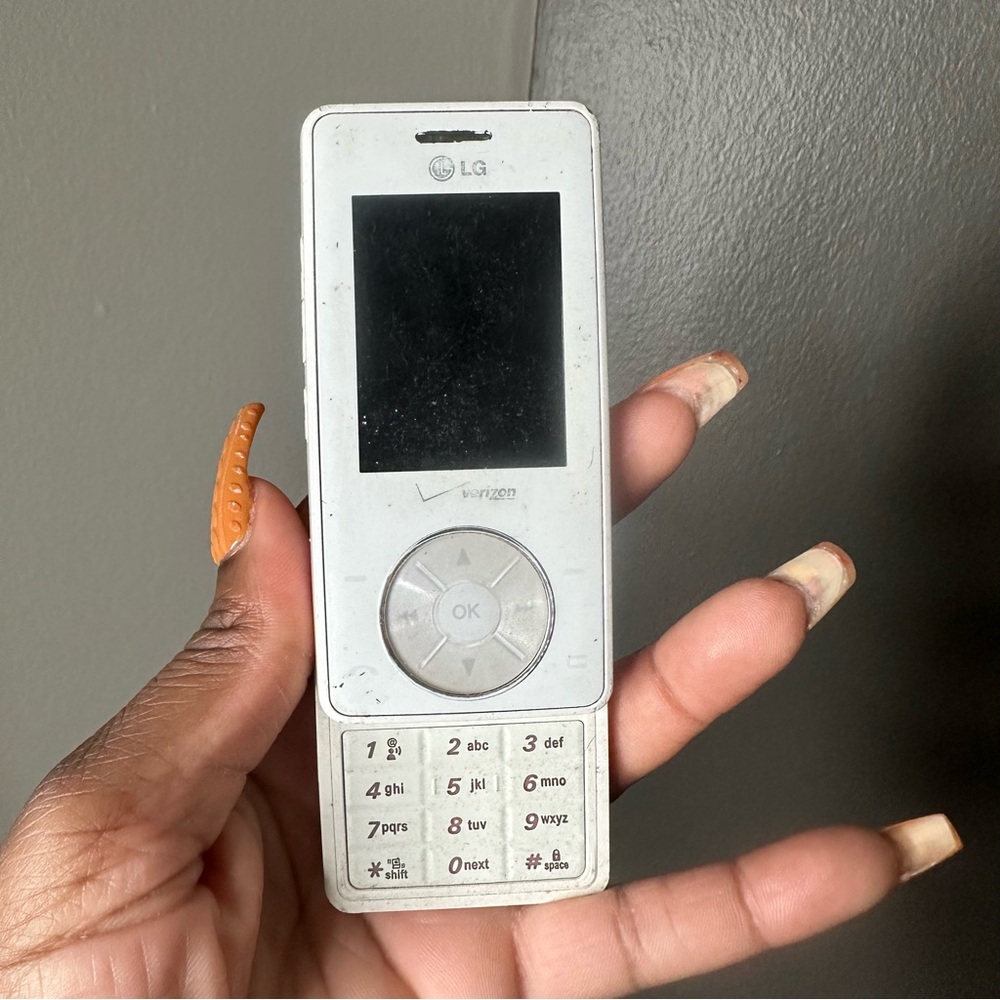 LG Silver Compact Phone (does not come with cord) novelty